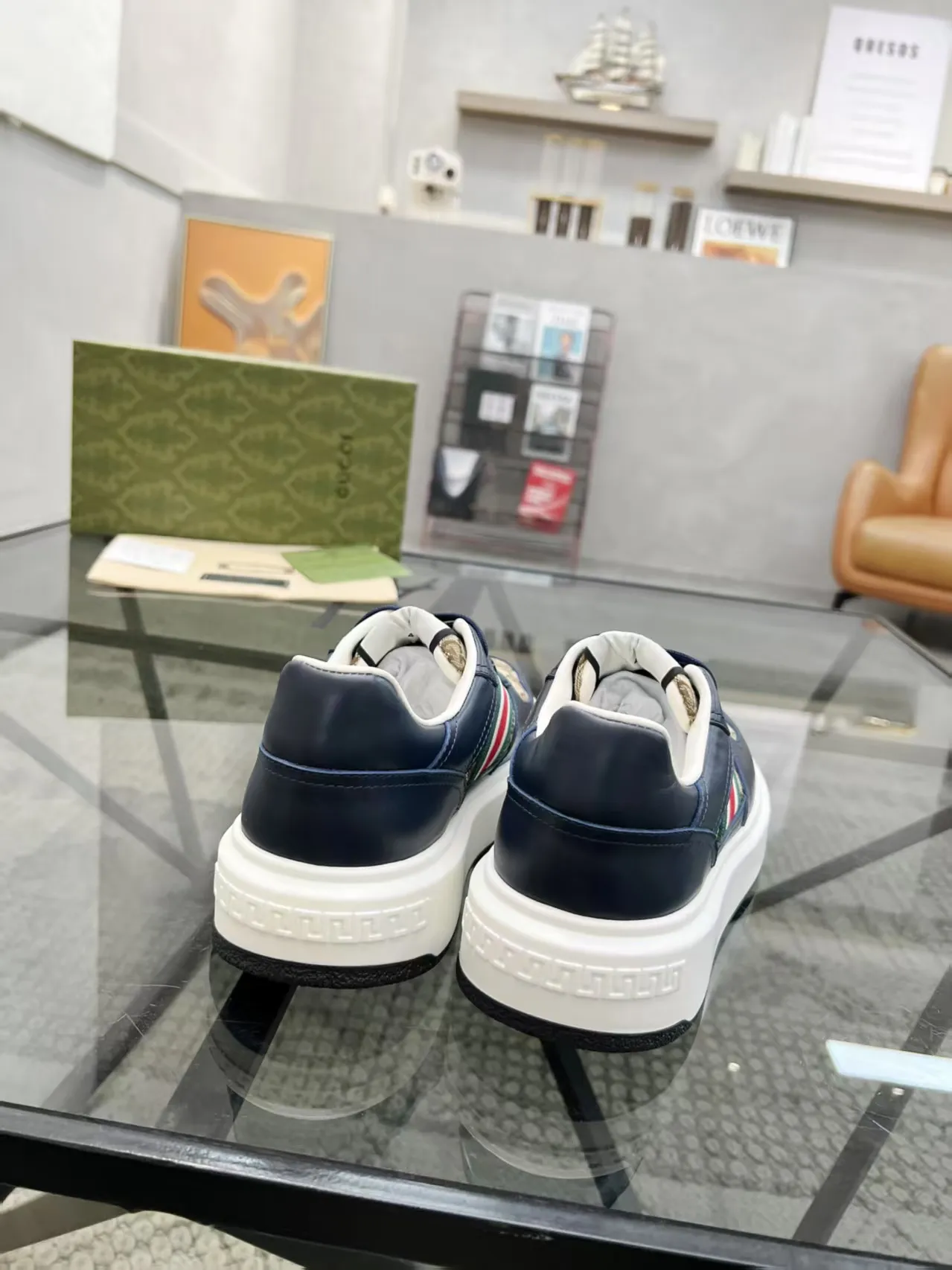 P460 new men's shoes GUCCI [Lightning] latest shoes are shipped. Original quality, fashionable, special materials, sheepskin lining, new packaging. The foot feels super comfortable and the workmanship is impeccable. Size: 38-45